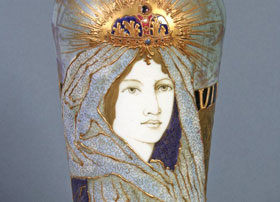 Amphora-Porcelain-Portrait-Vase